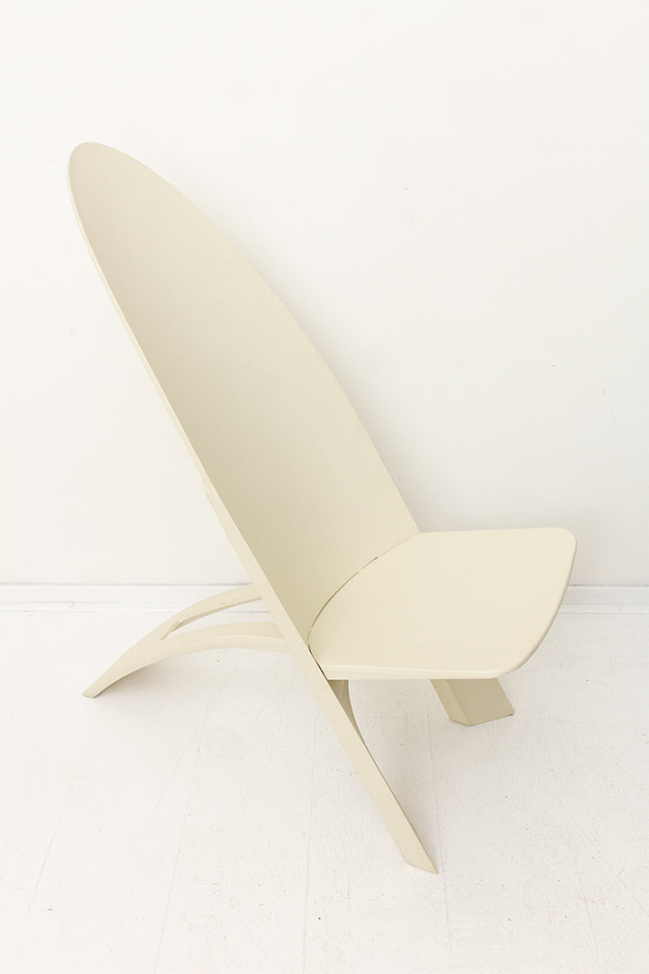 Vintage witte kunststof stoel Dr. B Schwarz x Demury