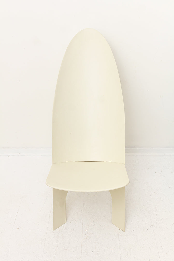 Vintage witte kunststof stoel Dr. B Schwarz x Demury