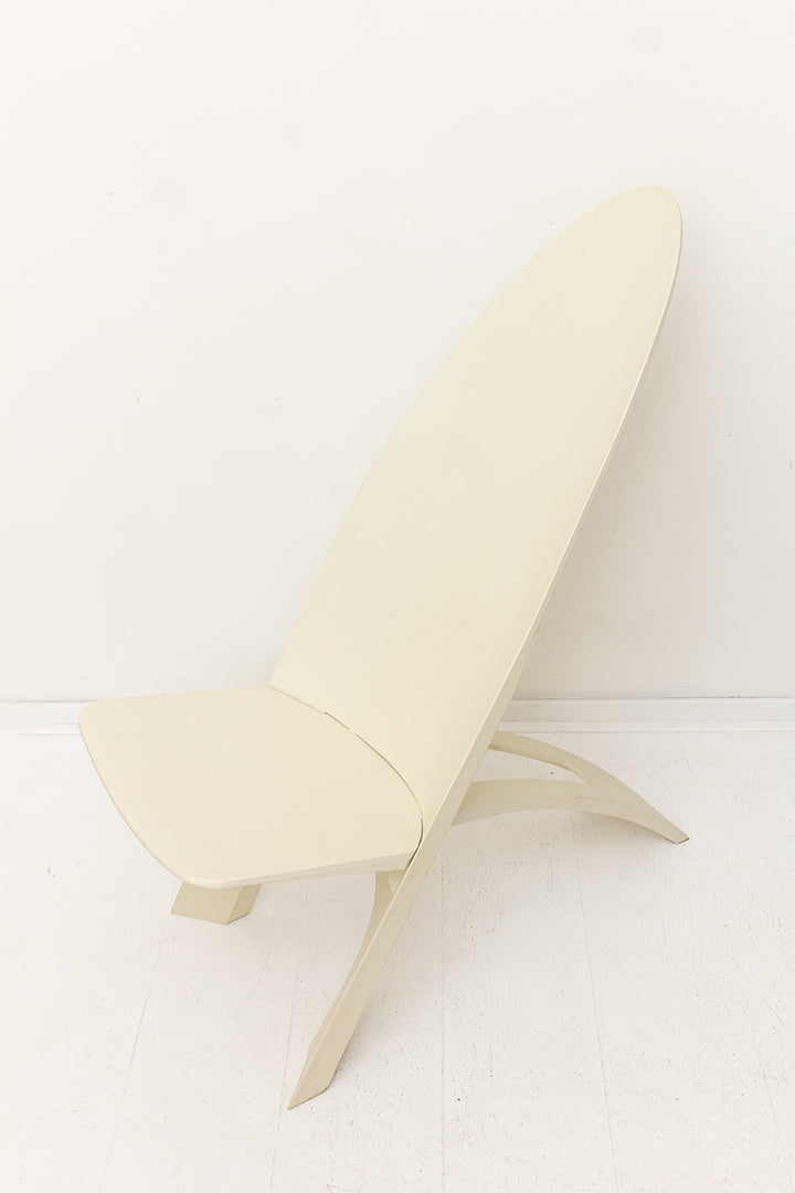 Vintage witte kunststof stoel Dr. B Schwarz x Demury