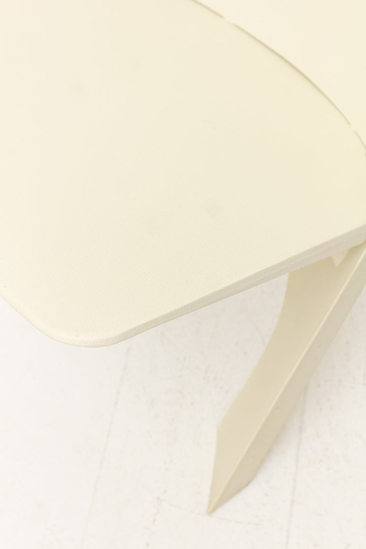 Vintage witte kunststof stoel Dr. B Schwarz x Demury