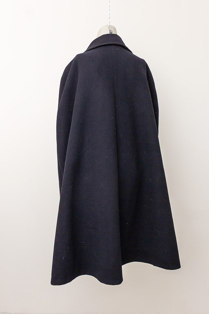 Vintage wollen cape zwart met sierlijke brandenburger sluiting