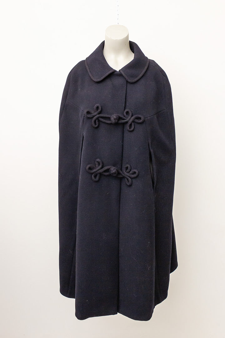 Vintage wollen cape zwart met sierlijke brandenburger sluiting