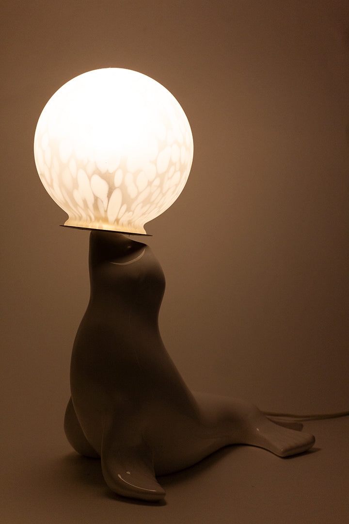 Vintage zeehond lamp met glazen gestipte bal jaren 90