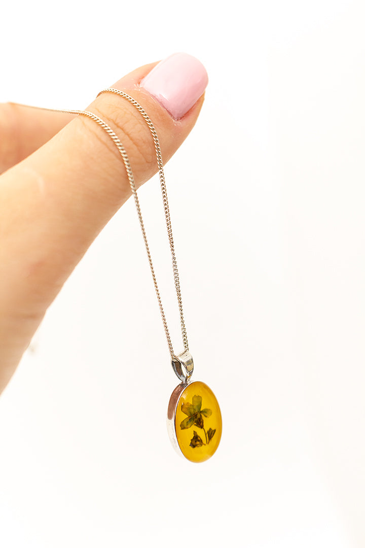 Vintage zilveren ketting met droogbloem