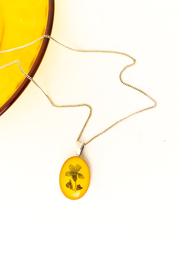 Vintage zilveren ketting met droogbloem