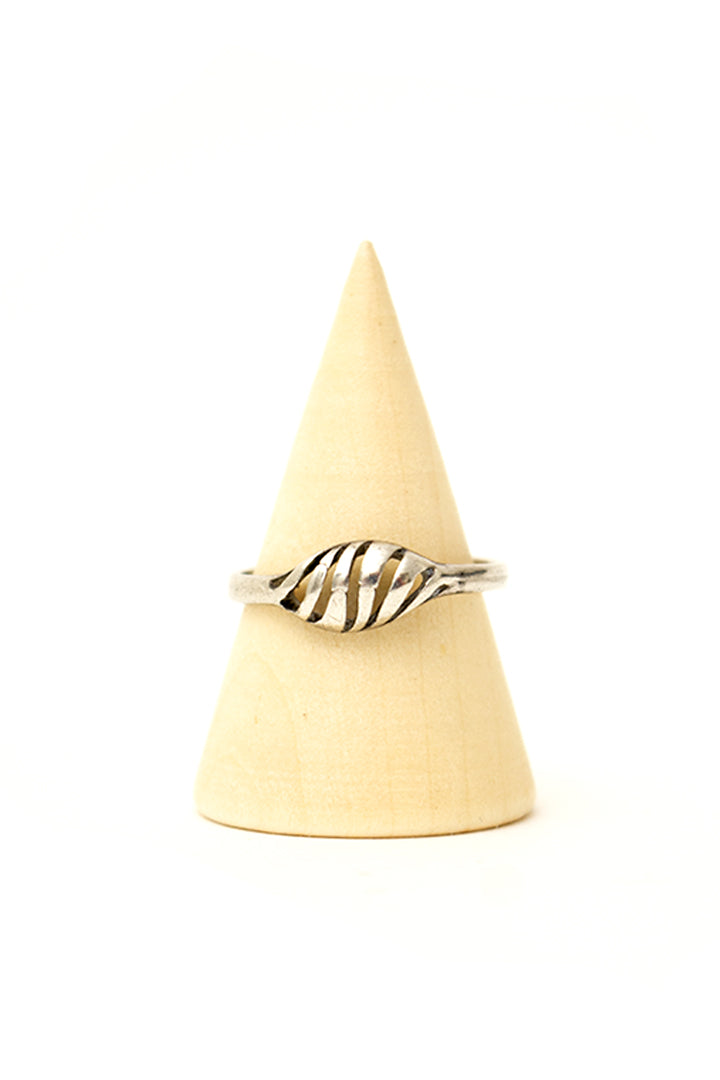 Vintage zilveren ring met opengewerkte ovaal