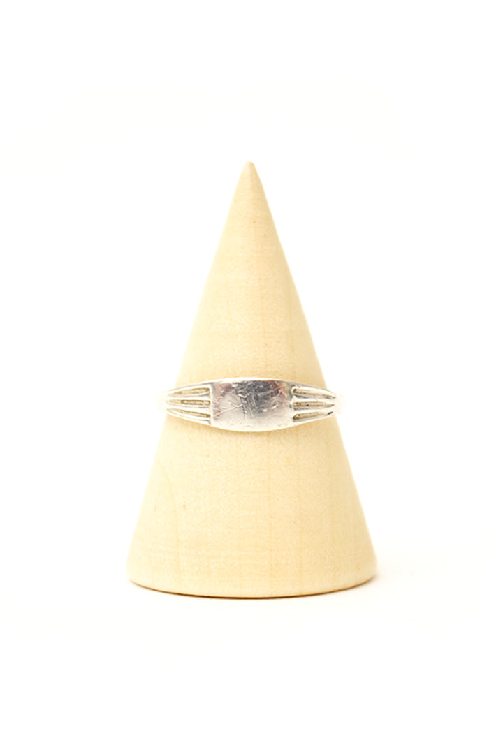 Vintage zilveren ring met reliëf