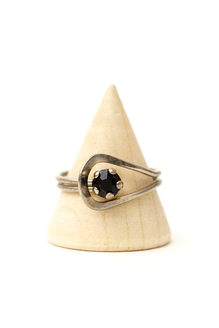 Vintage zilveren ring met zwart steentje