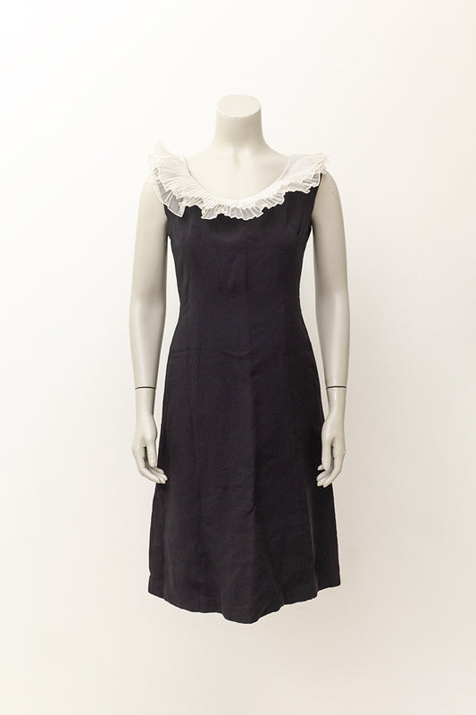 Vintage zwarte cocktailjurk met witte geplisseerde kraag Vera Mont