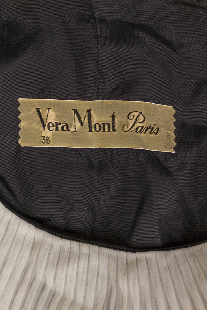 Vintage zwarte cocktailjurk met witte geplisseerde kraag Vera Mont
