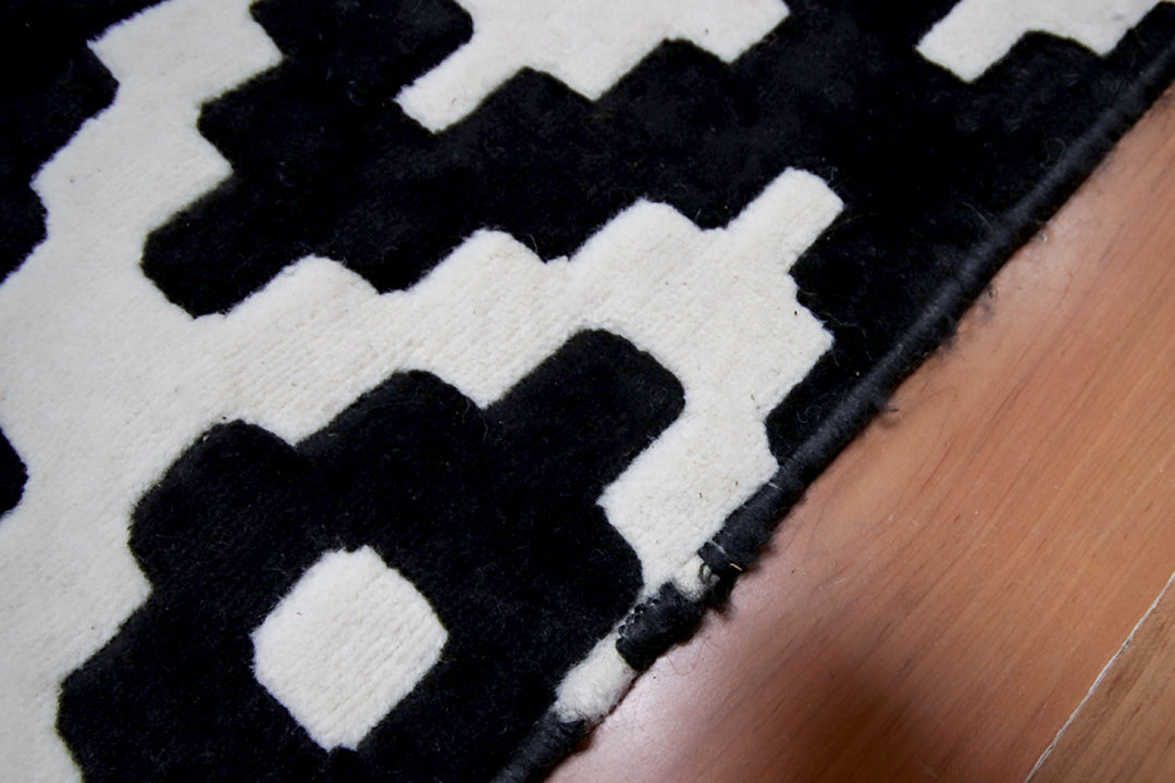 Vloerkleed met grafisch zwart/wit patroon