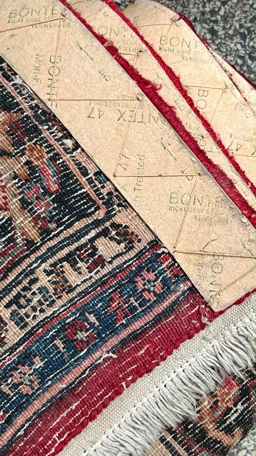 Vintage rood Perzisch vloerkleed met motieven