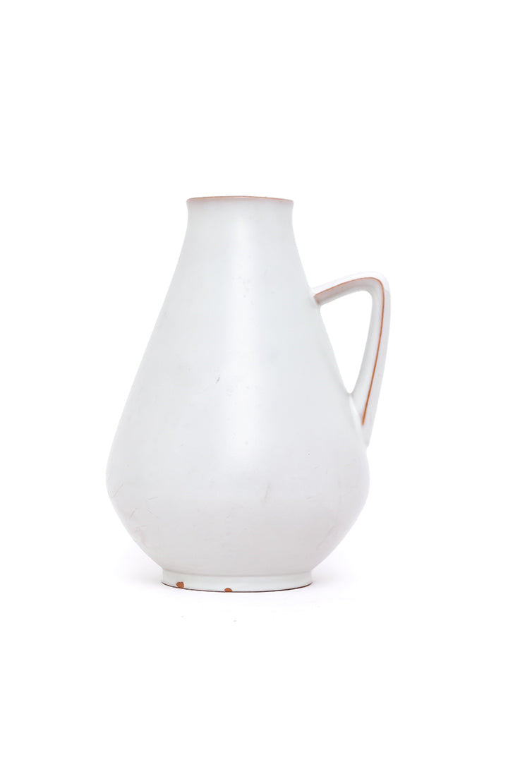 Witte West-Germany vaas 649-26 met puntig handvat