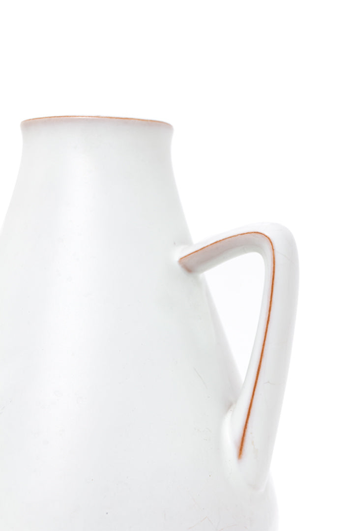 Witte West-Germany vaas 649-26 met puntig handvat