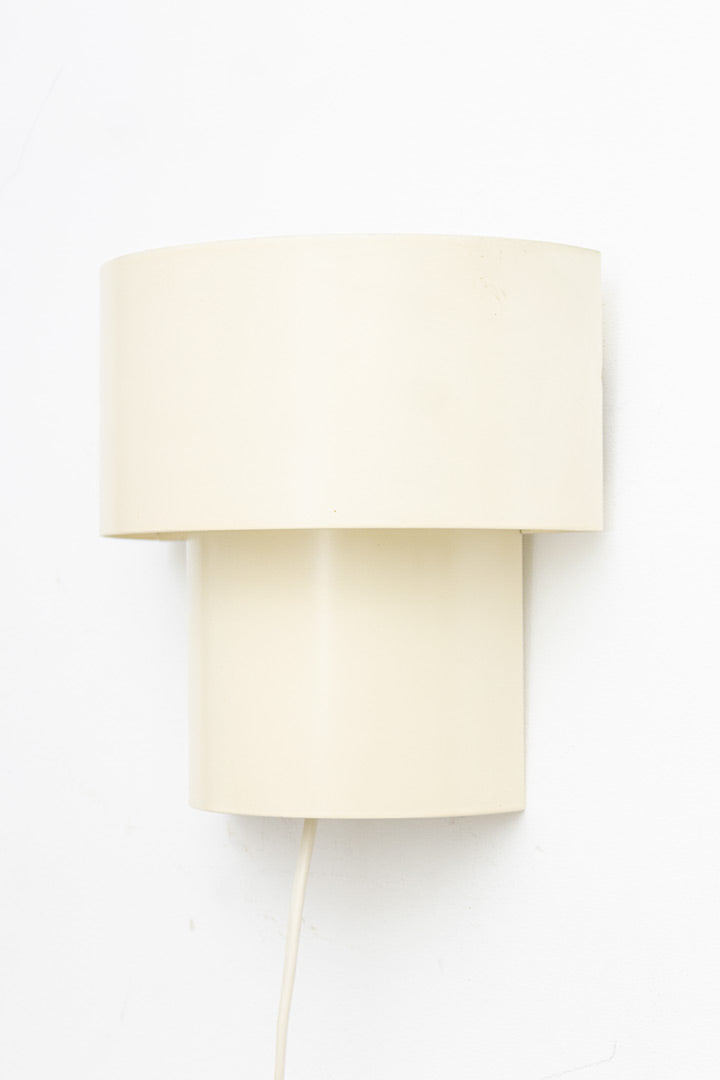 Witte metalen wandlamp met laagjes vintage Ikea