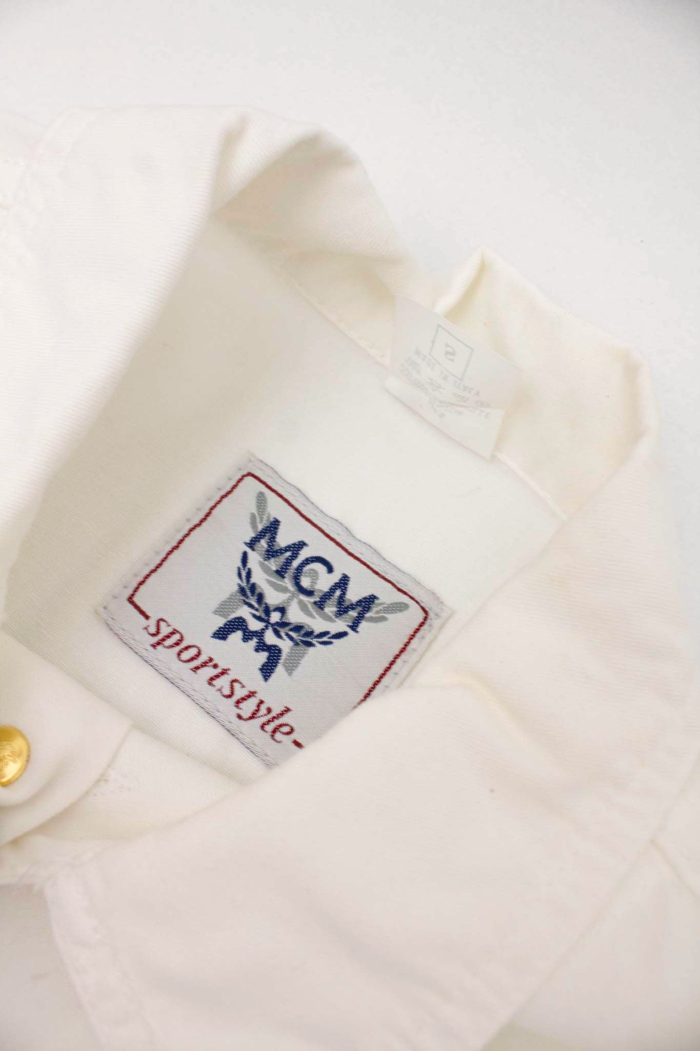 MCM Sportstyle vintage wit cropped jasje met gouden knopen