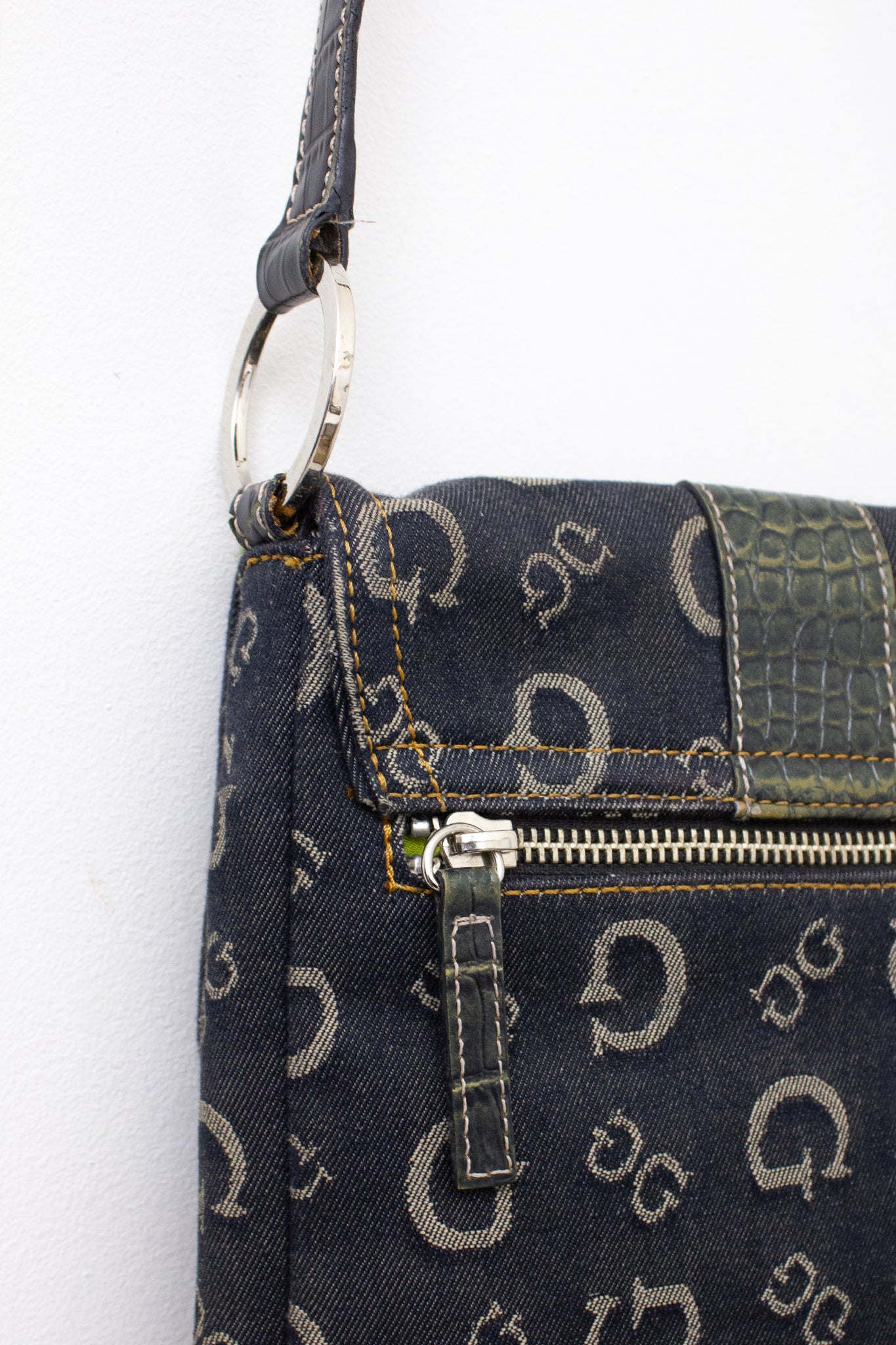 Y2K Guess denim monogram schoudertasje