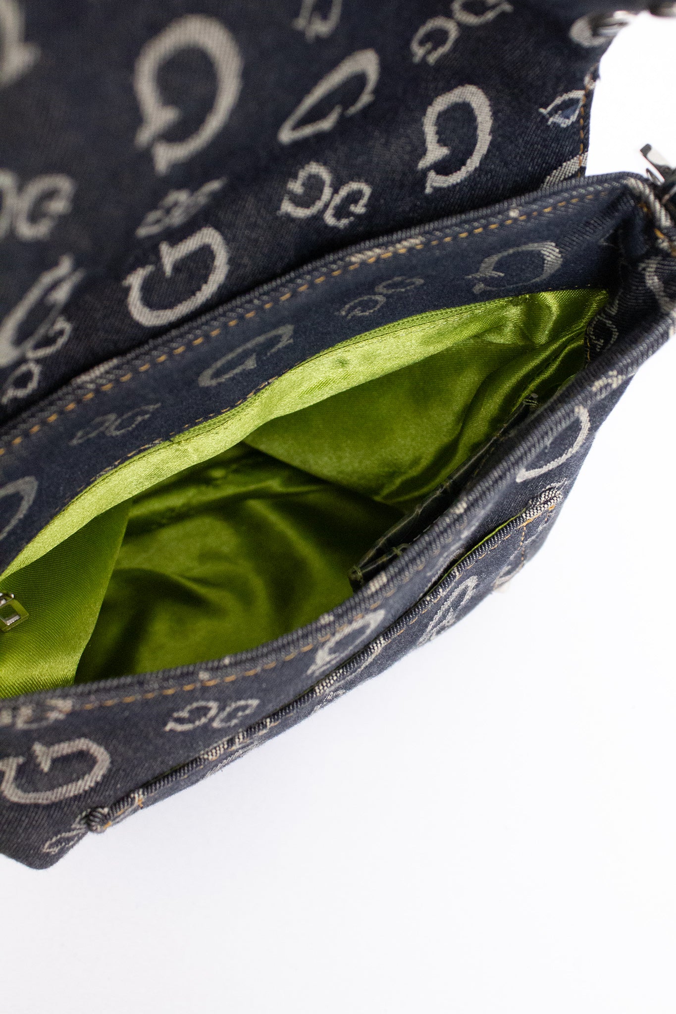 Y2K Guess denim monogram schoudertasje