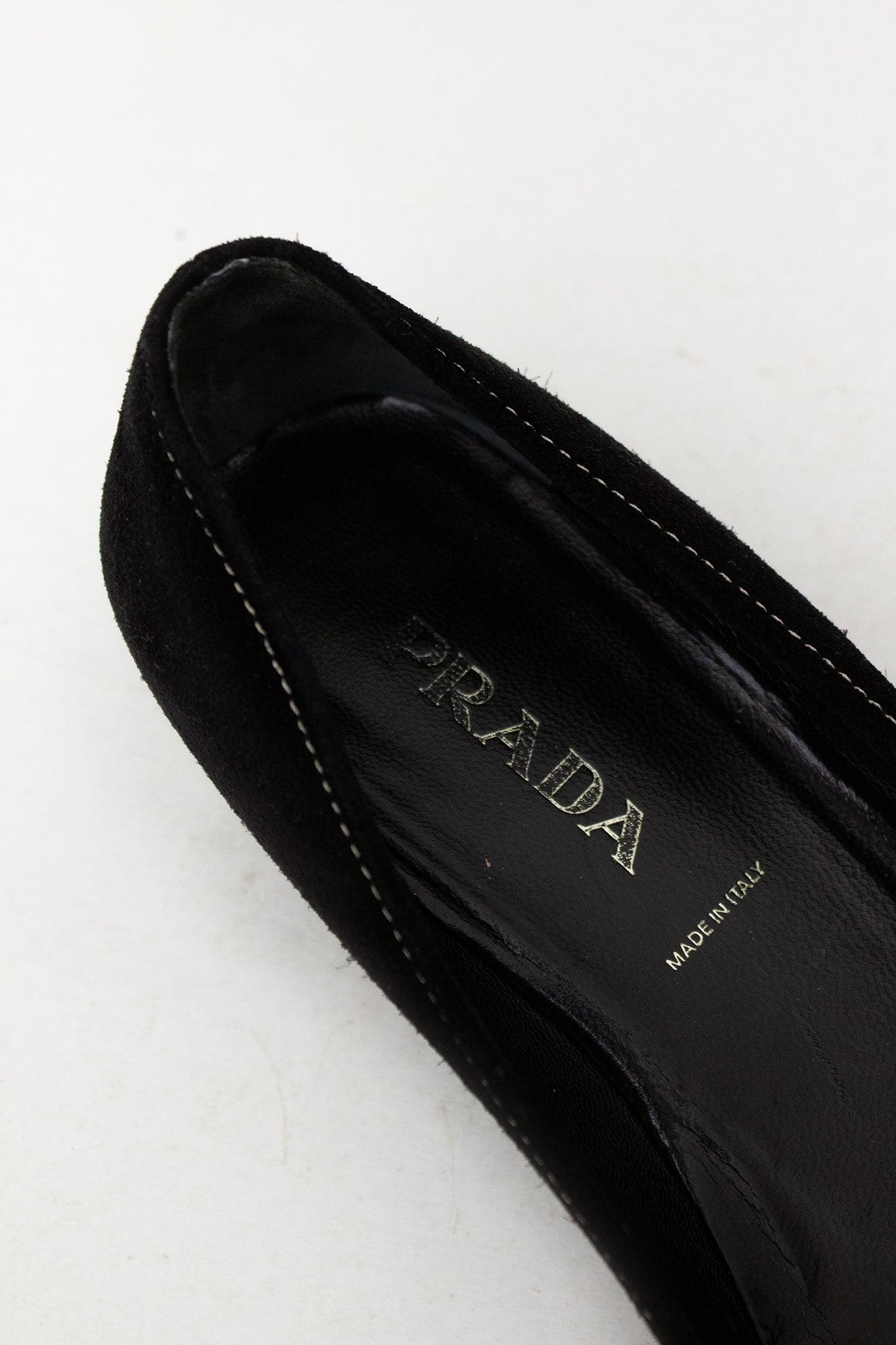 Y2K zwarte suède kitten heel Prada pumps