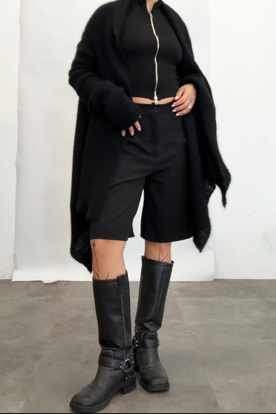 Yohji Yamamoto gebreide cape met asymmetrische mouwen