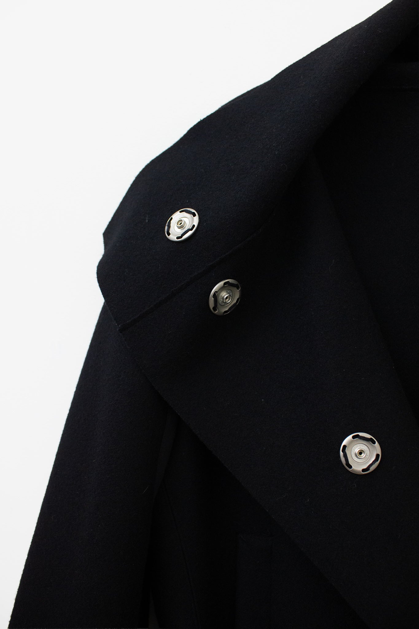 Y’s Yohji Yamamoto FW08 wollen jas met sculpturaal detail