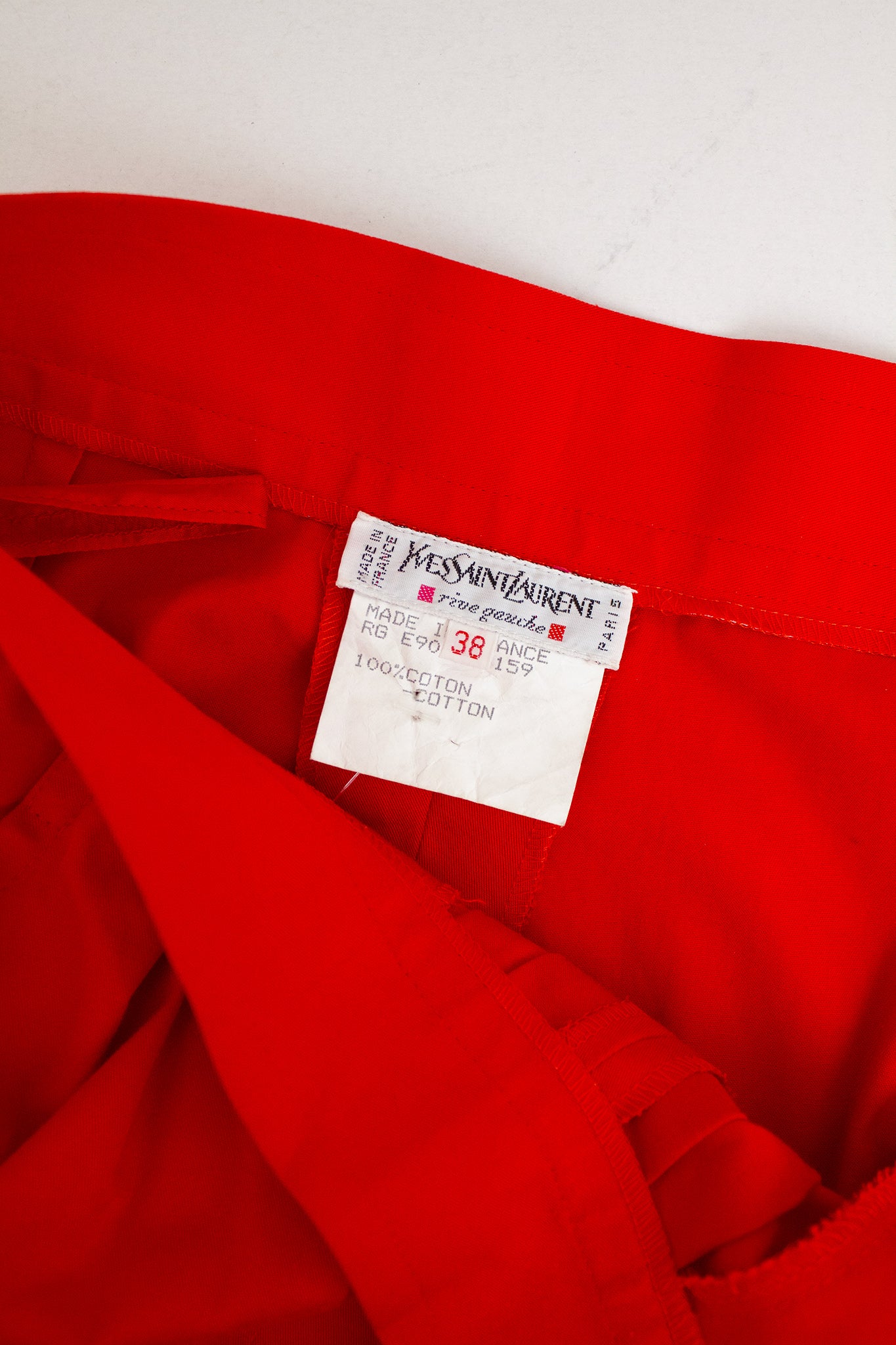 Yves Saint Laurent Rive Gauche rode katoenen bandplooibroek