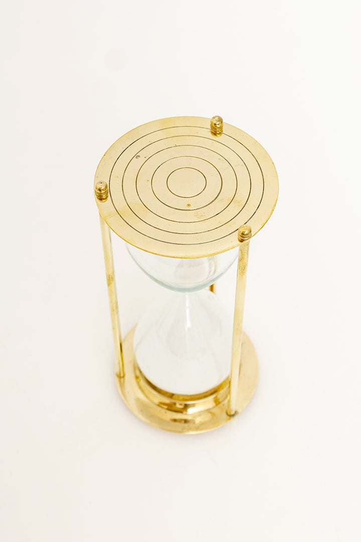 Zandloper van messing en glas