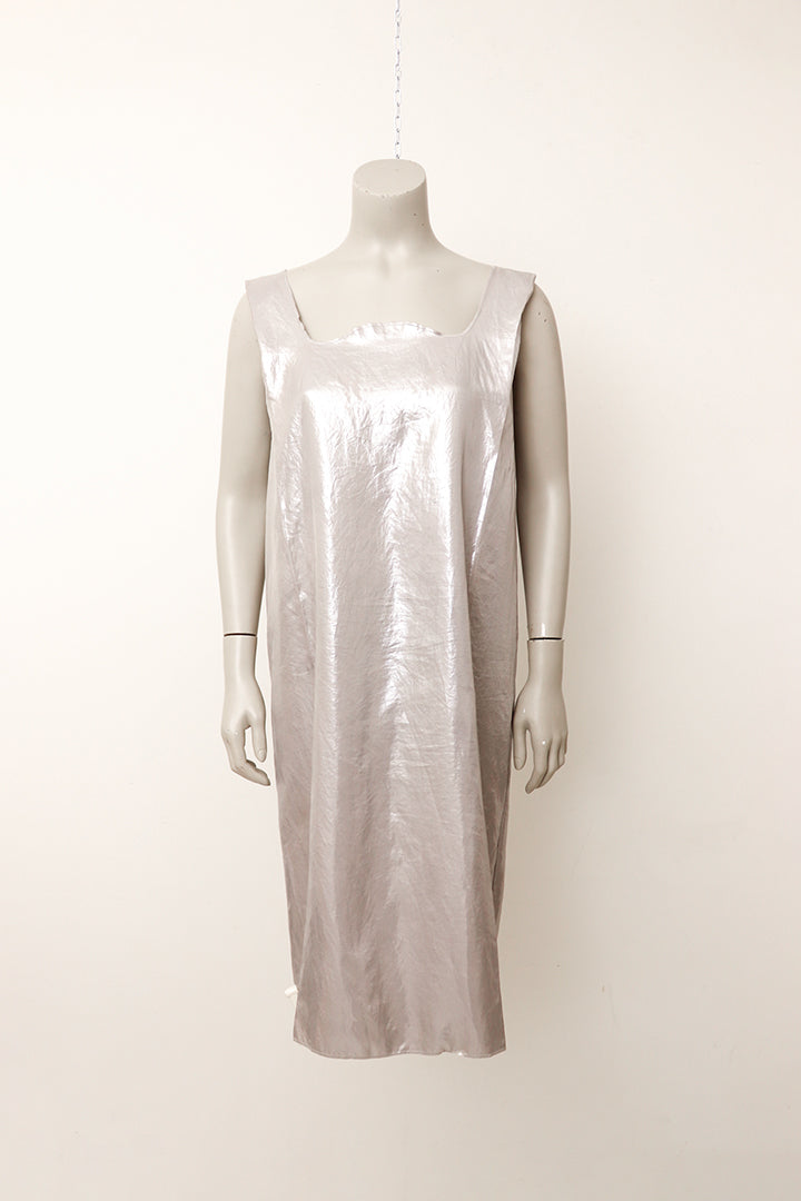 Zilverkleurige jurk MM6 Martin Margiela ‘plastic zak’ model