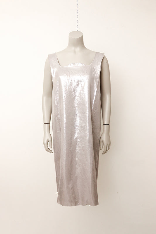 Zilverkleurige jurk MM6 Martin Margiela ‘plastic zak’ model
