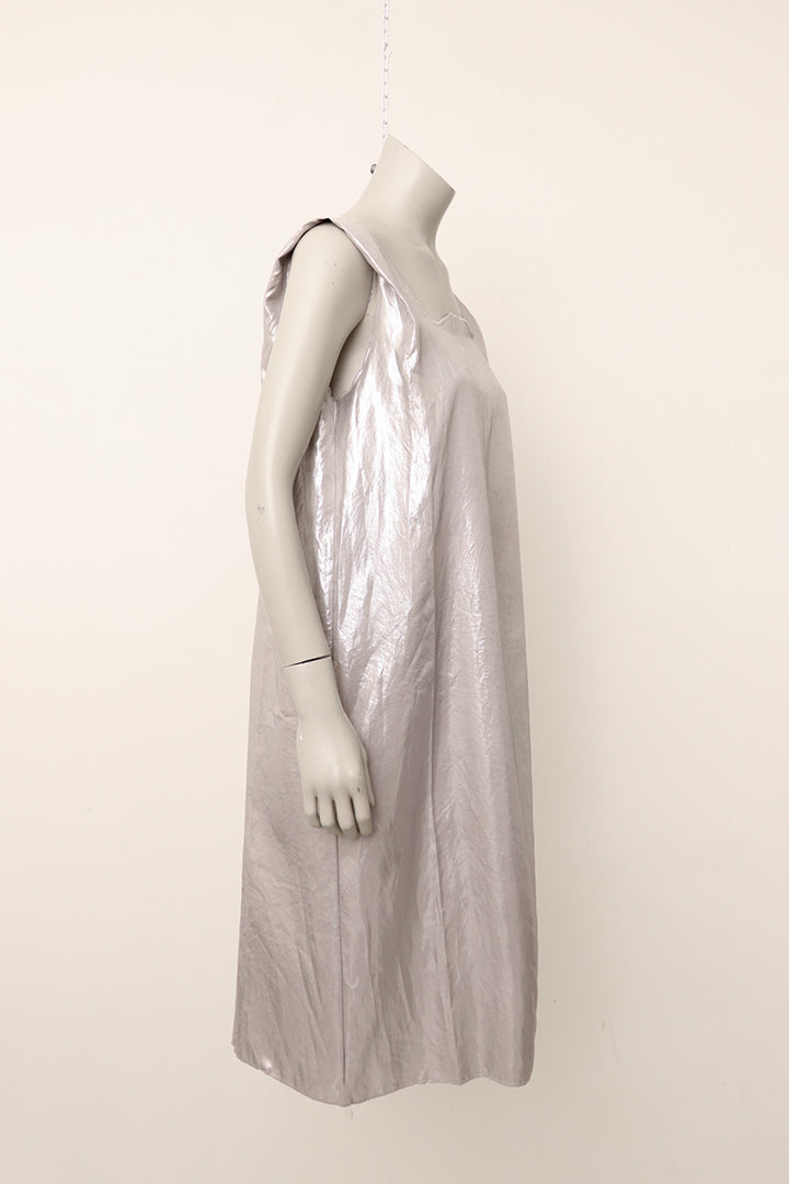 Zilverkleurige jurk MM6 Martin Margiela ‘plastic zak’ model