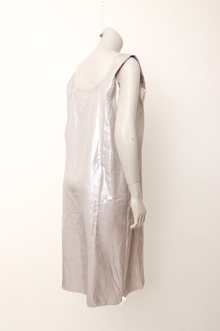 Zilverkleurige jurk MM6 Martin Margiela ‘plastic zak’ model