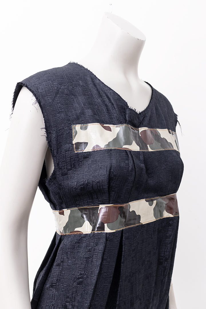 Zwarte jurk Comme des Garçons 2000 met camouflageprint en plastic bies