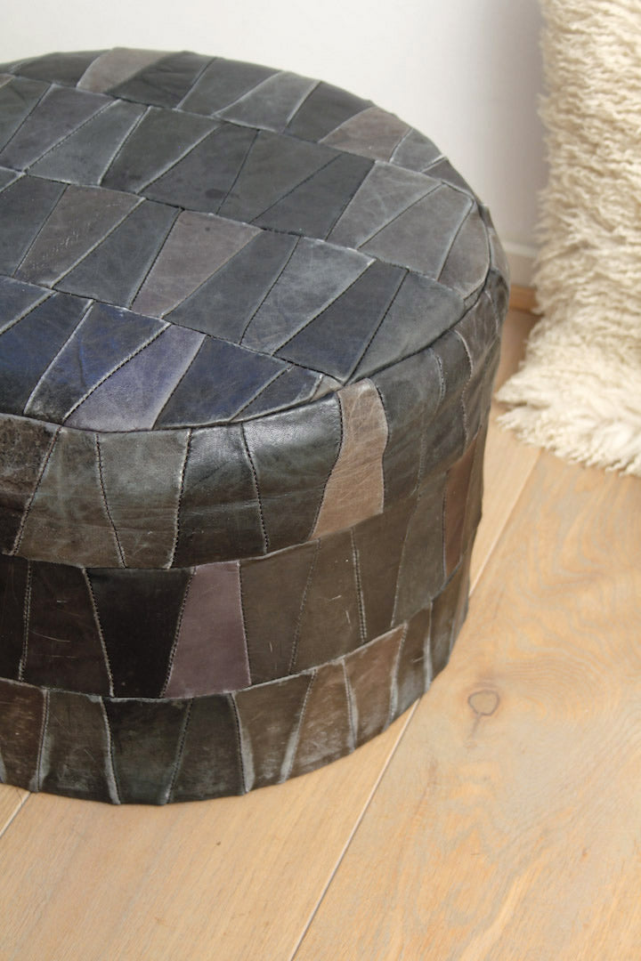 Zwarte ronde vintage leren patchwork poef