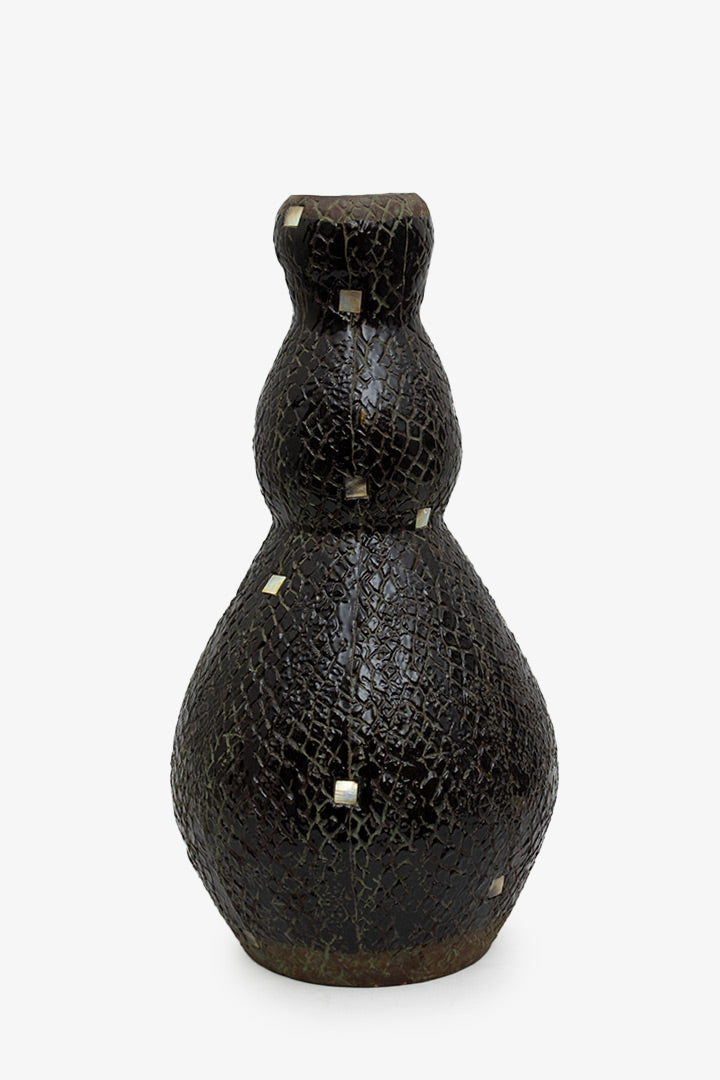 Zwarte sgraffito Aboriginal / Australische keramieken vaas met parelmoer