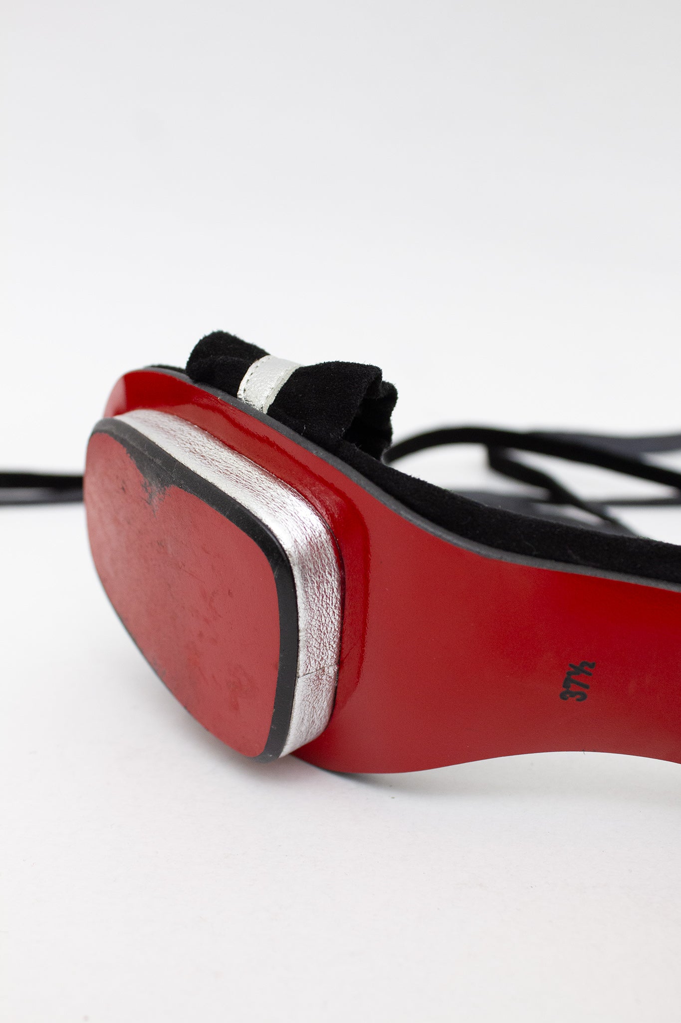 Zwarte suède Jan Jansen sandaal hakken met strikbandjes 