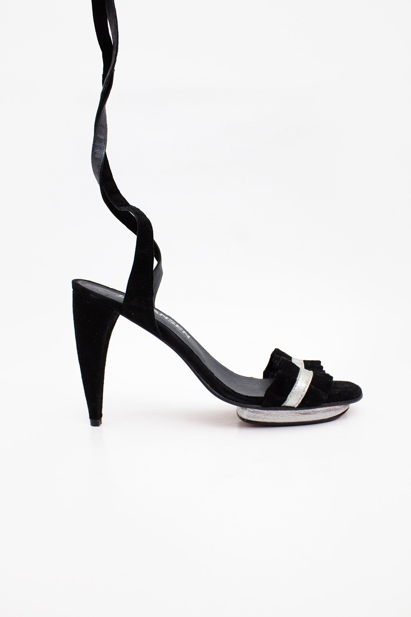 Zwarte suède Jan Jansen sandaal hakken met strikbandjes 