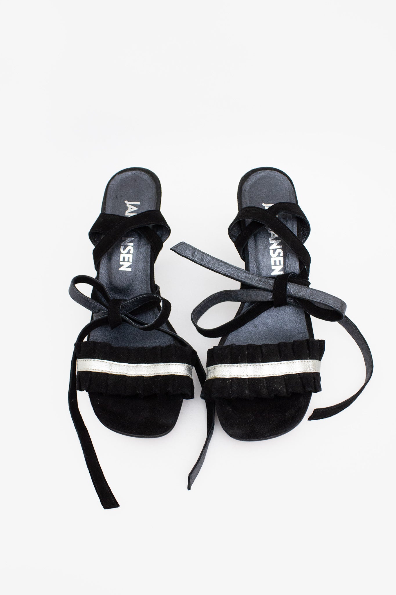 Zwarte suède Jan Jansen sandaal hakken met strikbandjes 