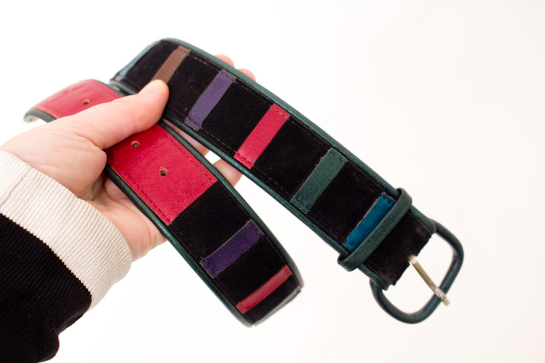 Zwarte suède riem met gekleurde metallic leren strepen jaren 80