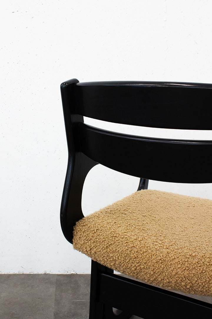 Zwarte vintage bouclé brutalist design stoel