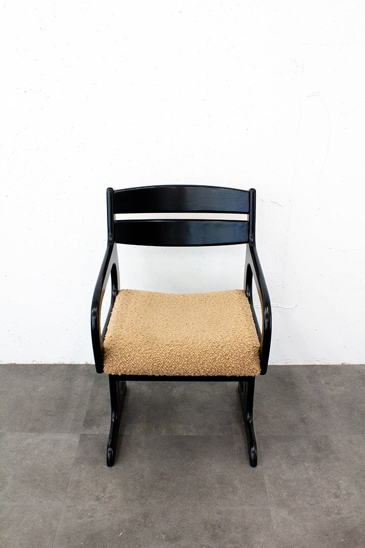 Zwarte vintage bouclé brutalist design stoel