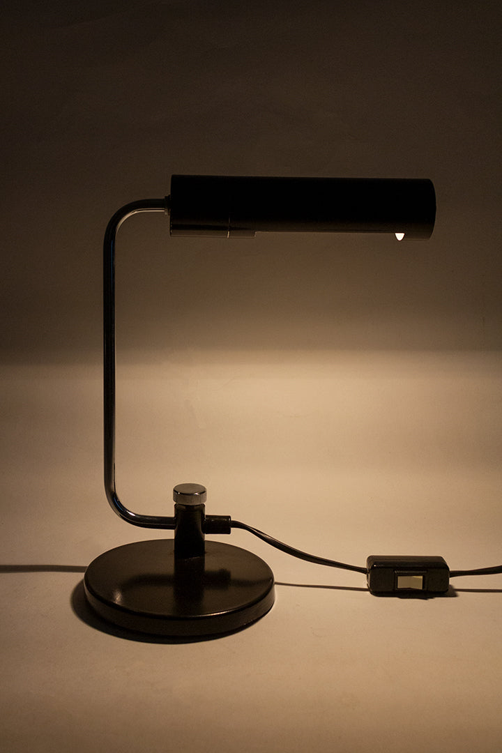 Zwarte vintage bureaulamp met verchroomde details Hala/Raak