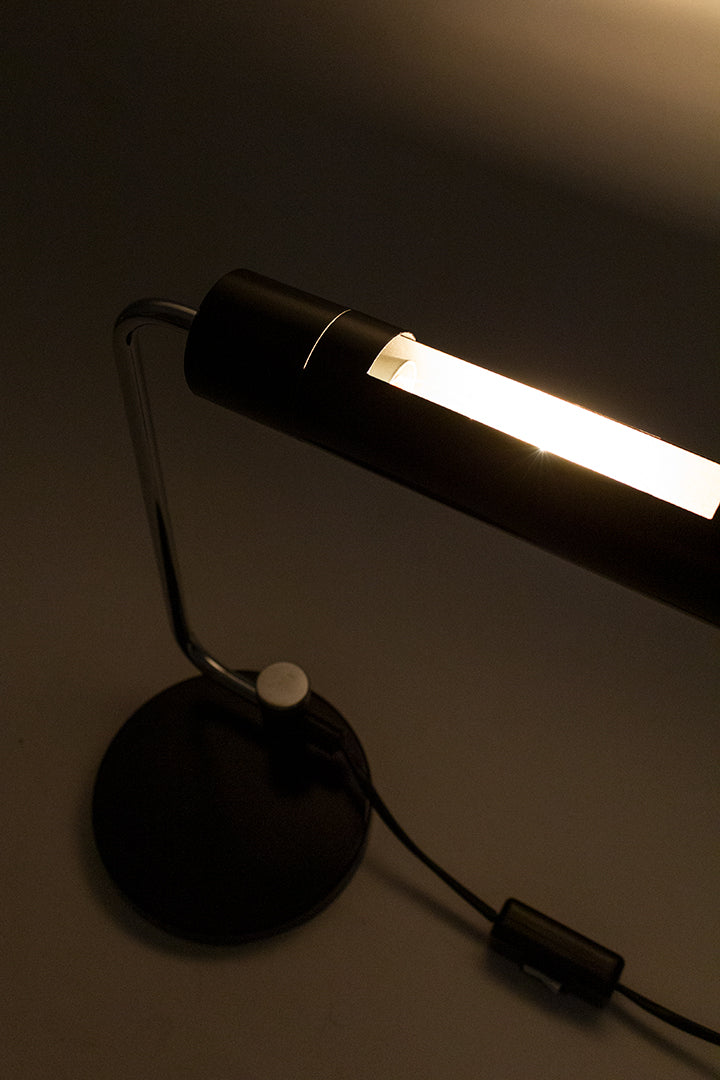Zwarte vintage bureaulamp met verchroomde details Hala/Raak