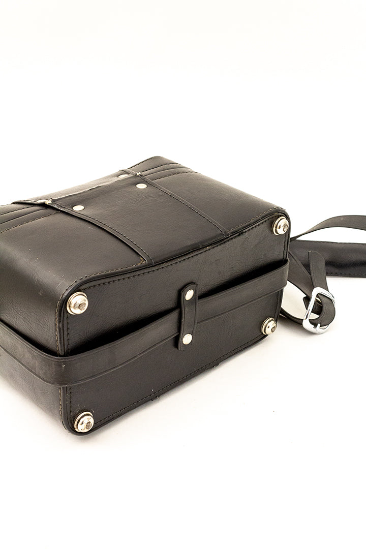 Zwarte vintage cameratas met gesp en schouderband