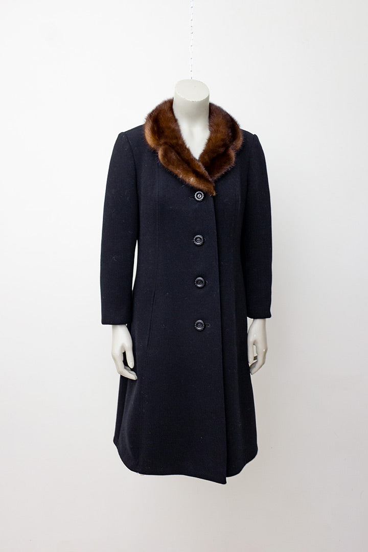 Zwarte vintage jas met bruine bontkraag jaren 60