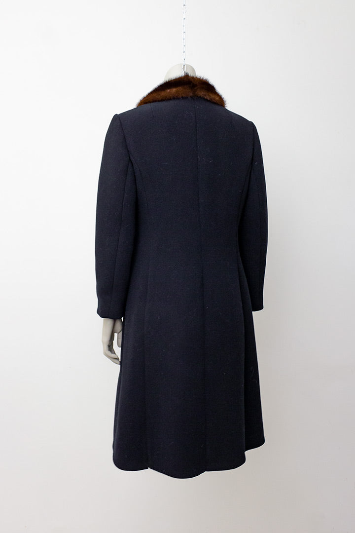 Zwarte vintage jas met bruine bontkraag jaren 60