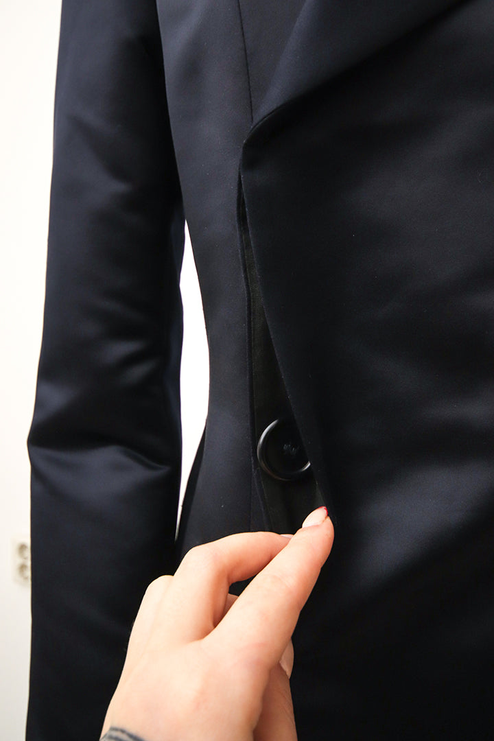 Zwarte vintage satijnen blazer met puntig revers Dirk Bikkembergs