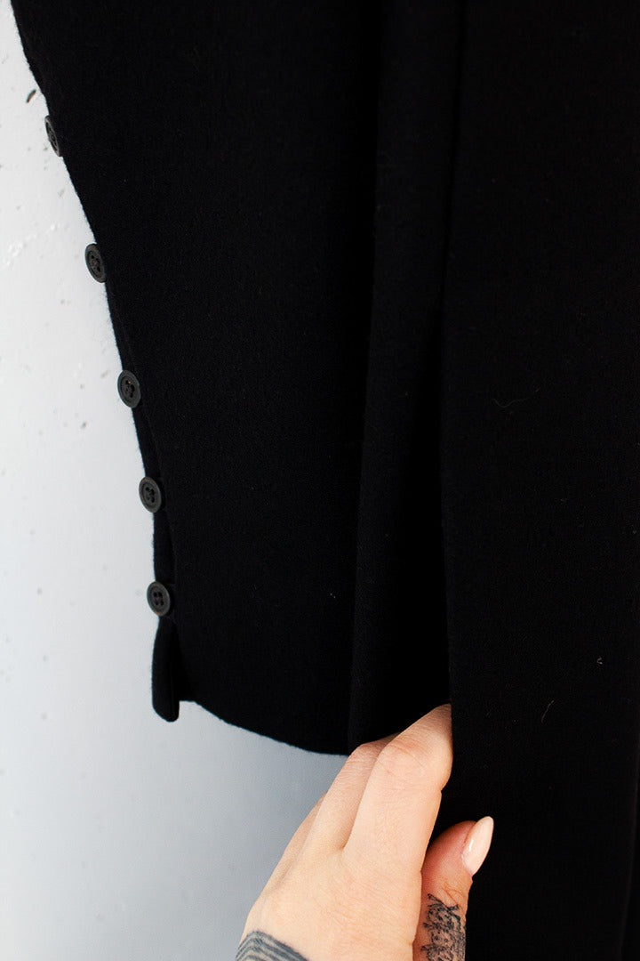 Zwarte wollen Dries van Noten jas knoopjes detail