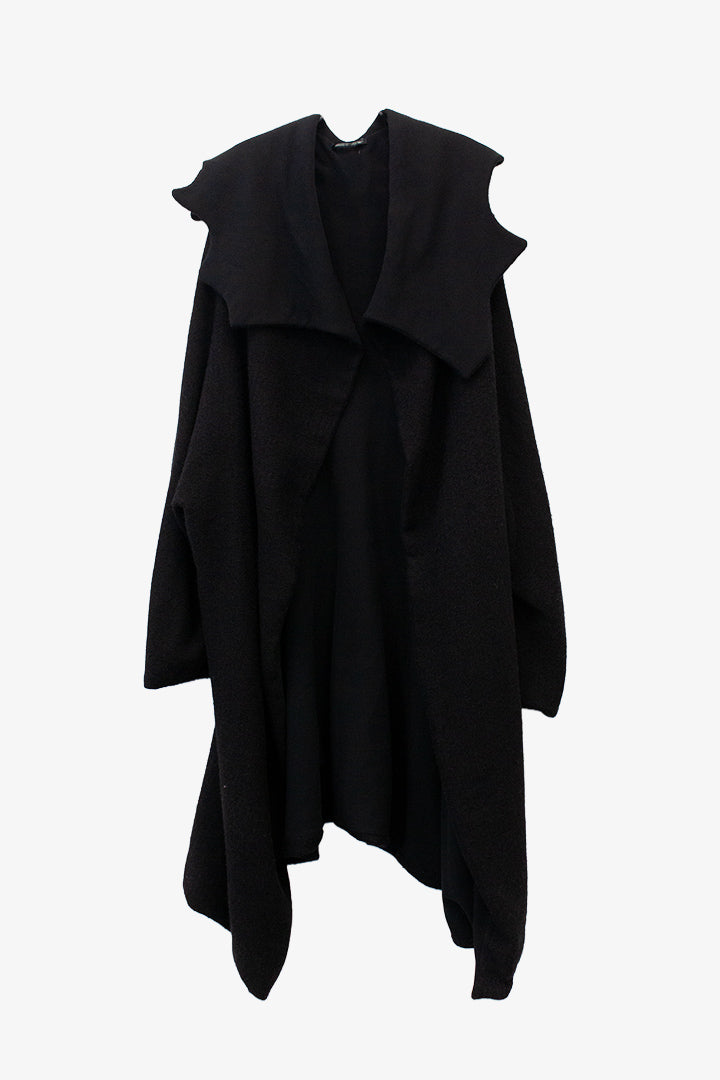 Zwarte wollen gebreide Yohji Yamamoto jas met vleermuis vleugels kraag 