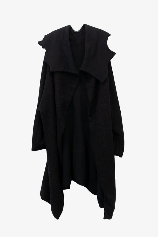 Zwarte wollen gebreide Yohji Yamamoto jas met vleermuis vleugels kraag 