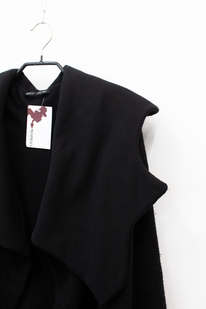 Zwarte wollen gebreide Yohji Yamamoto jas met vleermuis vleugels kraag 